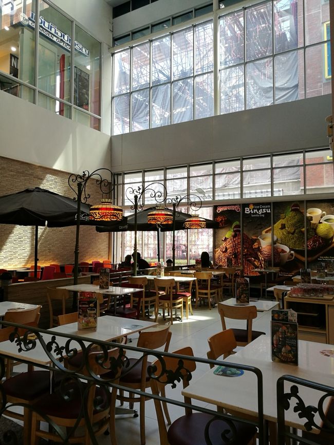 セントラルワールド向かいのビッグCの中のマック。