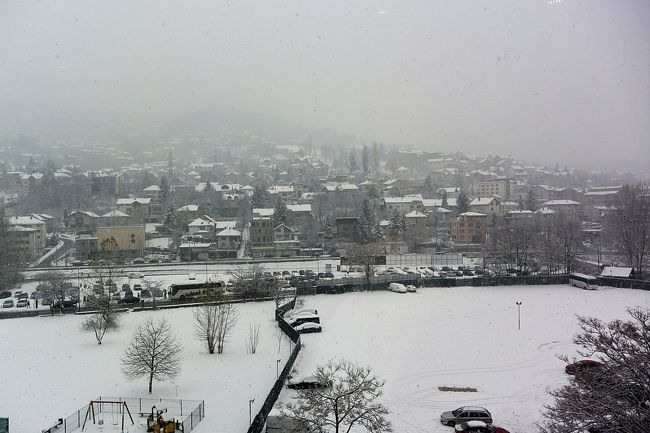 『Swiss Hotel Sarajevo』6階にあるジムで、雪を眺めながらウォーキング。