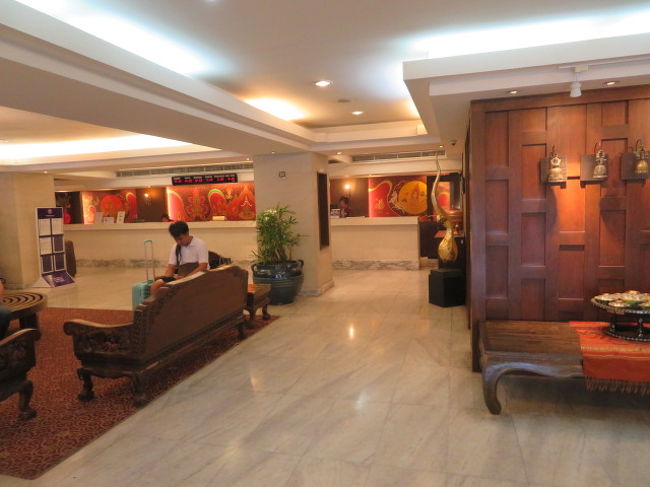 バンコクセンターホテル内を歩いてレストランに入りました