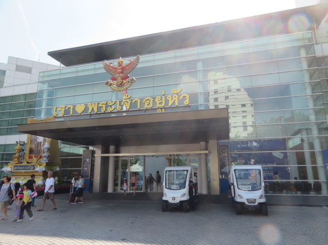 バンコクセンターホテルのレストランで昼食後、免税店のキングパワーに来ました、ツアーでは必ず立ち寄る大きなお店です、昨年の１２月にも来ました