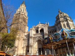 トレドの中心に位置する、カテドラル。
スペイン全土のカトリック教会の総本山。
パリのノートルダム寺院と同じゴシック様式。
ちょうどこの日からクリスマスマーケットが広場で開催されてました。