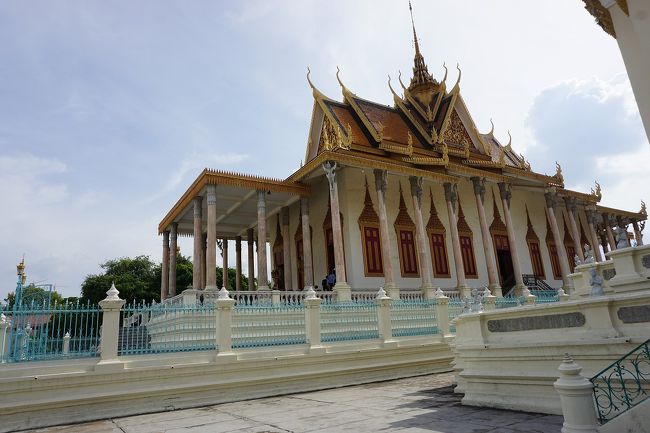 ●シルバーパゴダ＠王宮隣接<br /><br />これが、シルバーパゴダ。<br />王室の仏教行事が行われる場所です。