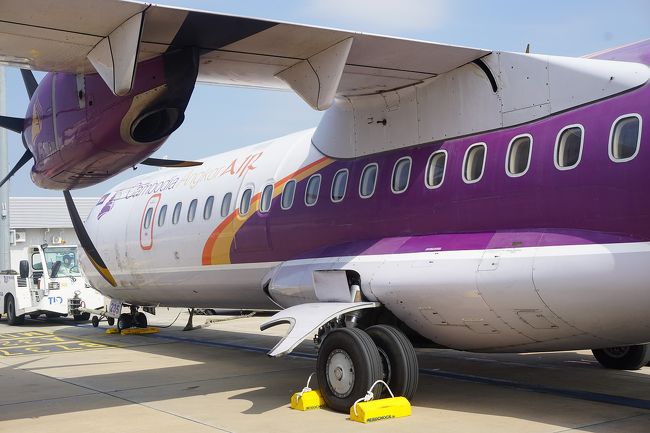 ●K6 105便@プノンペン国際空港<br /><br />機種は、ATR72-500。<br />後ろ乗りです。