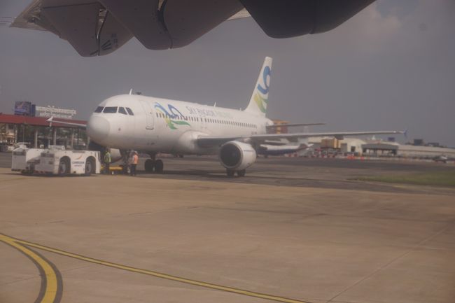 ●K6 105便から@プノンペン国際空港<br /><br />スカイ・アンコールエアラインズ。<br />カンボジアのエアライン。<br />日本にもチャーター便として、飛んできているエアラインです。<br /><br /><br />