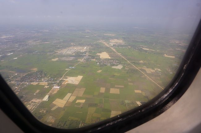 ●K6 105便から<br /><br />10:18。<br />離陸して約2分。<br />のどかな風景が広がります。