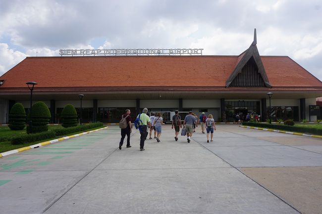 ●シェムリアップ国際空港<br /><br />とても南国感ある素敵な空港ですね。<br />さすが、世界中から来るだけあって、整備されています。