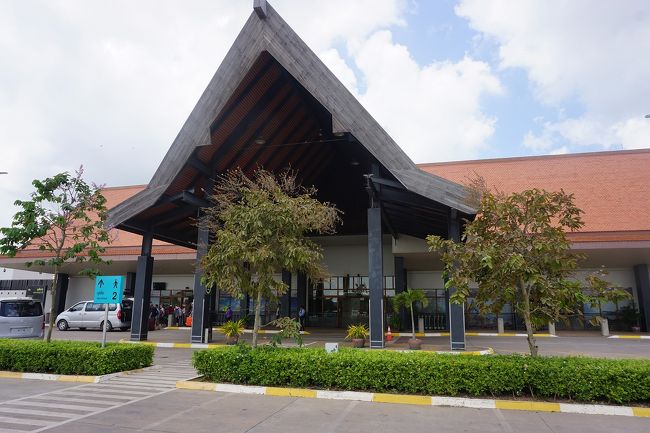 ●シェムリアップ国際空港<br /><br />荷物をピックアップしました。<br />ホテルの人に迎えに来てもらいました。<br />ホテルに向かいます！