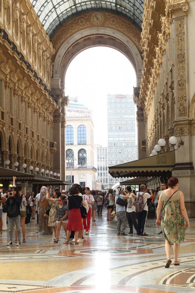 アーチの上に時計もあるなー。これ、調整とかどうするんでしょう。<br />https://youtu.be/Ans8rnWocLQ