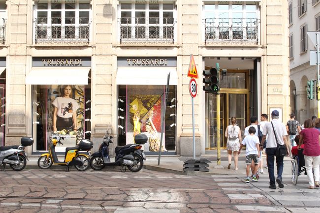 部長に「お盆休みはイタリアに行く」と言ったら「トラサルディのシャツ買ってきてね！」って言うから…（買ってません）