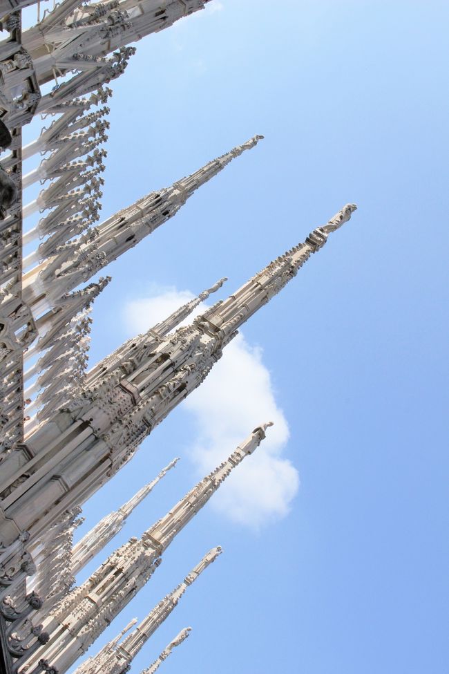 どうやって作るんだろう…建ててから削るのかな、削ったものを立てていくのかなあ。