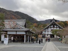 時間が微妙にありましたので、天龍寺へ。
今回は、特別公開していた『雲龍図』を観賞します。
撮影禁止の為、圧巻の天井画はお伝えできませんが、何度拝見しても見入ってしまいますね。

龍の絵は、運気が上がるって聞いたことがあり、なんだか凄いパワーを頂いた気がします。