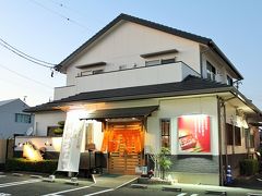 結局、夕食を頂こうと思っていた「うなぎ大嶋」がオープンするまで時間つぶしが必要になっちゃったー（笑）
近所のイオンモールで、ぶらぶら～っとして、カルディで無料珈琲をもらって、リンツのチョコを買ったら、そろそろ良い時間かしら。
17時のオープン直後に入ったのに、既にお客様は数組来られてて、、、辛うじて席に座れたけれど、私たちの10分後には満席になっていた。
恐るべし！浜松うなぎ人気♪