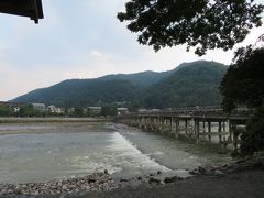 ７月上旬の豪雨で、決壊した堤防の修復工事をしていました。