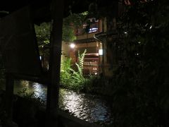 夜の祇園を歩いてみた。
ぞくぞくする、艶めかしい雰囲気だ。