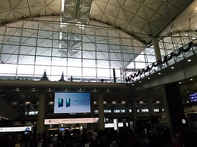 出口出たところのホールです。