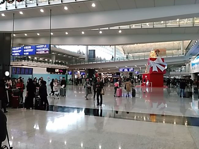 右手奥にMTR 乗り場があります。