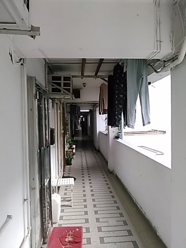 周りは民家です。