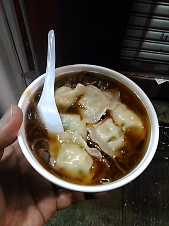 今回は、水餃子の甘酢餡掛けスープ22ドル(330円)にしました。結構、お腹いっぱいになりました。