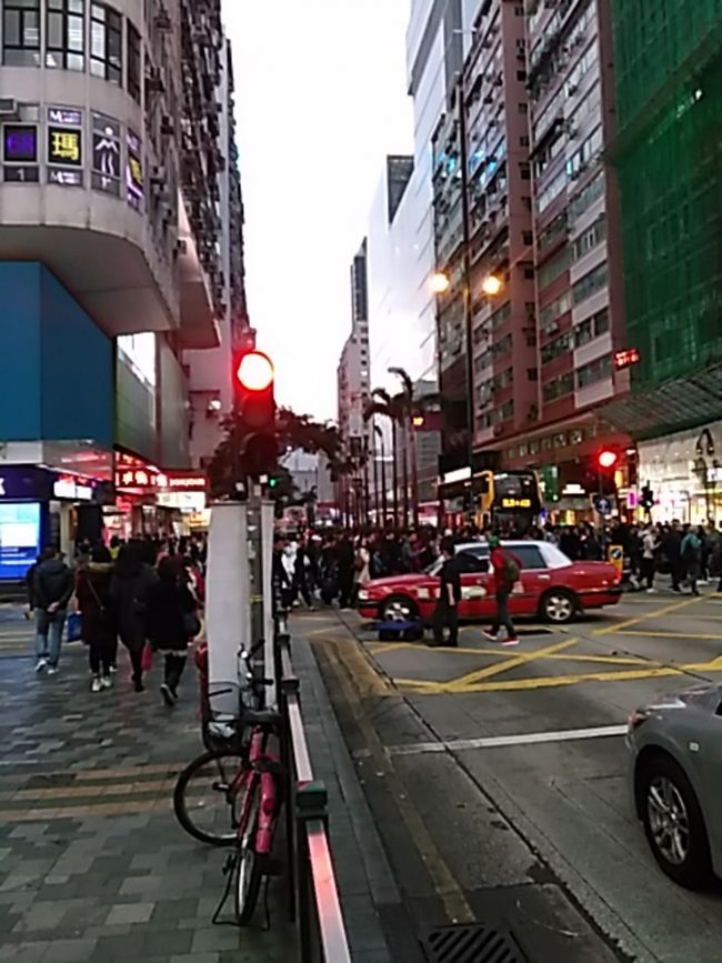 ネイザン通りです。人が凄いです。