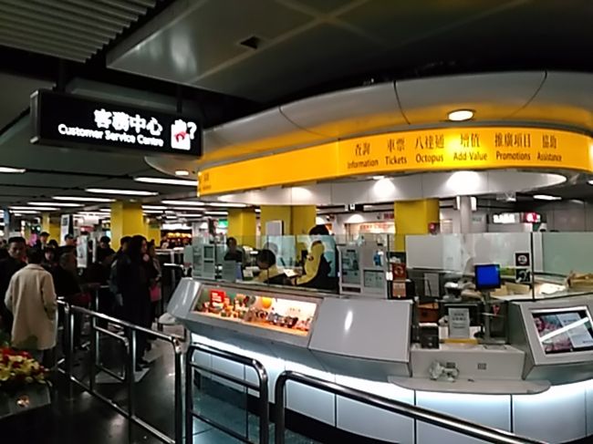 地下鉄での移動が多いので、一日乗り放題のチケットを駅で買います