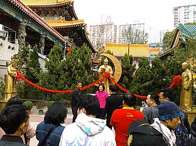 縁結びの神様、月下老人像