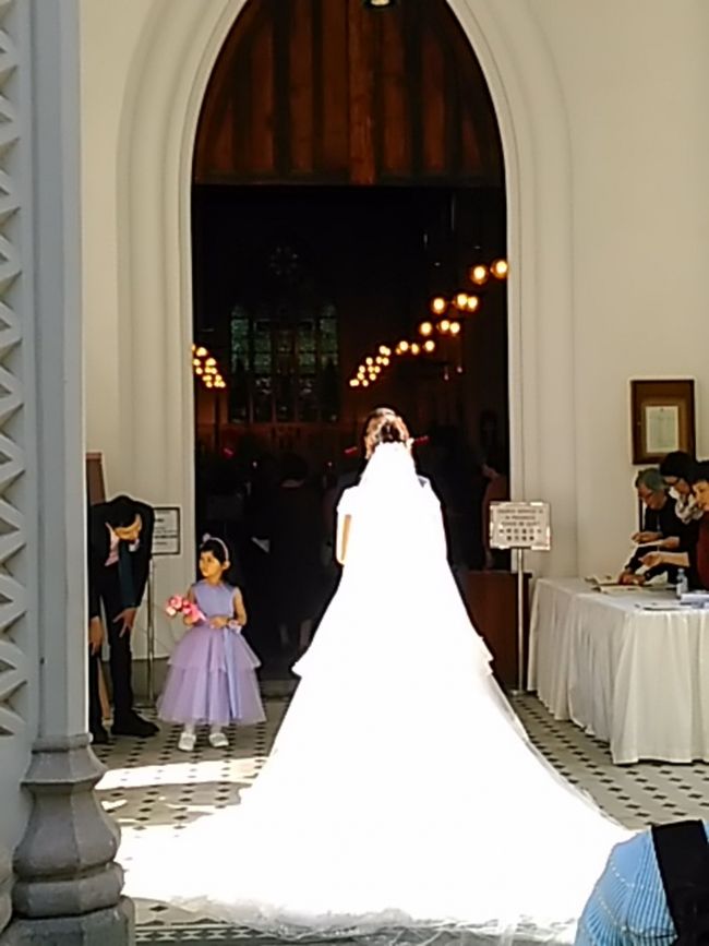 結婚式してました。