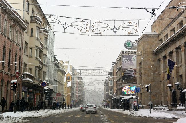 チトー通りを進みます。