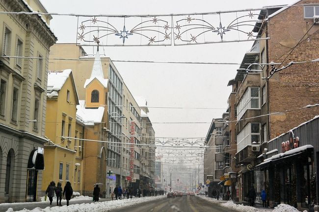 チトー通りを進みます。