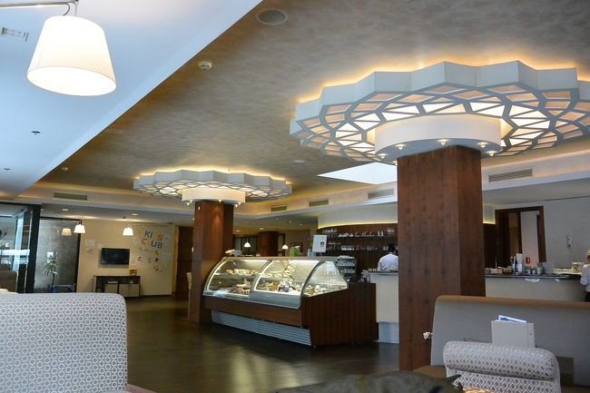 ノボテルの中のカフェ『CAFE BRISTOL』