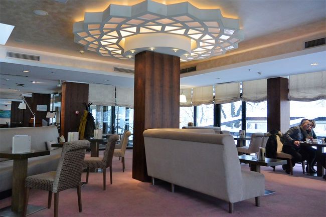 ノボテルの中のカフェ『CAFE BRISTOL』