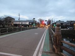 中堀にかかる京橋

カメラのお陰でだいぶ明るく見えますが、実際はもっと暗くなっていました。