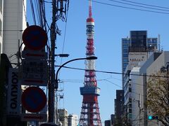 六本木を過ぎたら飲食店が極端に減ってきました。
でも向こうに東京タワーが見えてテンション上がります。