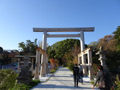 小田原城の隣にある報徳二宮神社にも行ってみました。
あの二宮金次郎が祀られている神社です。
鳥居のところがやたらキレイ。
整備されてます。