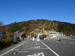 約50分で終点のつつじヶ丘に到着。
乗客の大半が一つ手前の筑波山神社入口で降りたので、最後は座れました。

ここの標高は525mなので、山頂との標高差は約350m。ロープウェイで山頂まで行くこともできます。