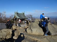 僅か40分ほどで筑波山の最高峰・女体山に登頂♪
日本百名山の75座目。

今年は日本百名山のうち新たに31座（2回目も含めると35座）に登りましたが、残りはアクセスしにくい山や登れる時期が短い山が多いので、完登にはまだまだ時間がかかりそうです（残りは北海道4、東北9、北関東・新潟9、南関東1、南アルプス1、北陸1）。