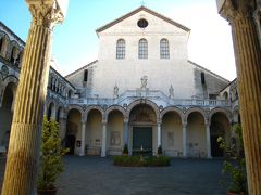 徒歩にて駅前からDuomo Di Salerno観光後バスにてVietri へ