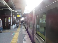 １０時４０分。彦根駅からおよそ２０分ほどで終点長浜駅に着きました。
４両の短い電車でしたが意外に多くの人が降りてきました。