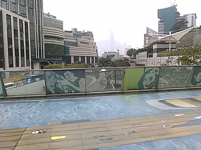 映画のワンシーンが印刷されています。