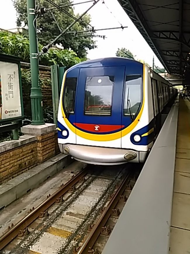 MTRディズニー線の車両は、ディズニー仕様になっています。