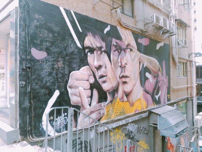 こちらはノーホー地区近くのウオールアート。探すのが難しく、観光客はいませんでした。