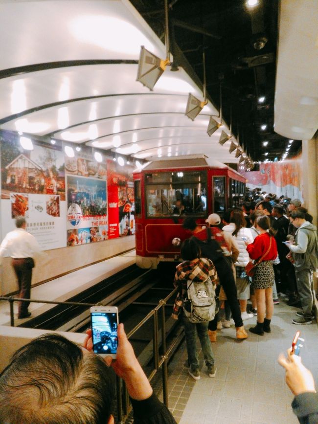 ピークトラムは15分置きに乗れます。