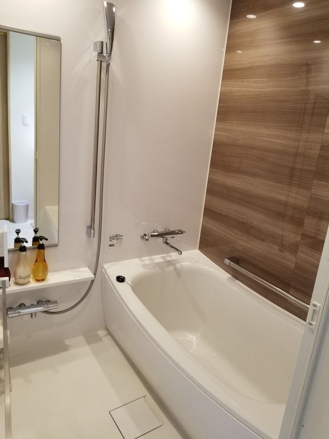 お風呂も広々。<br />シャワー圧も問題なし。