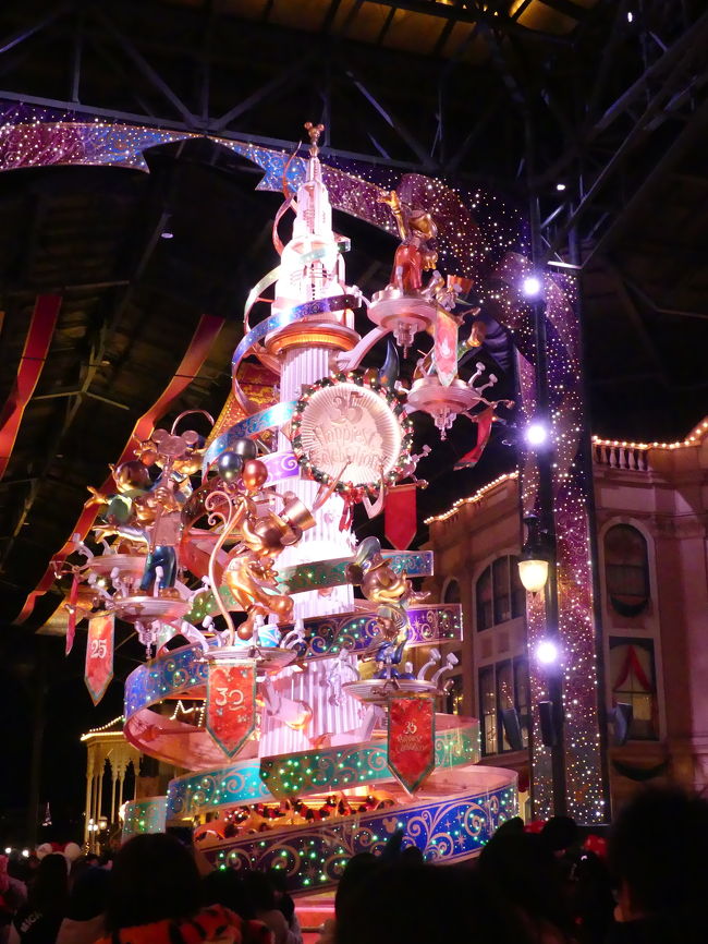 写真が下手くそですがライトアップされたツリーやお城がキレイでした。