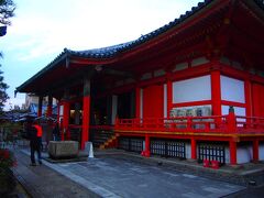 六波羅蜜寺

空也上人が開山した真言宗智山派の寺院です。
ここはなんだか写真を撮ってはいけない気がする。

今日の予定はこれにて終了。

秀吉ゆかりの耳塚もすぐそばですよ、との案は即刻却下された。
まあ、夕刻に行きたい場所でもないしね。