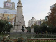 マドリード、スペイン広場、中央にはドン・キホーテとサンチョの像。