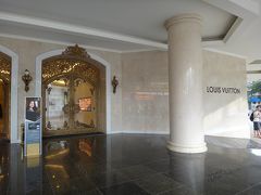 なんだかゴージャスなこちらのデパートを覗いてみました。