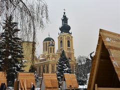 セルビア正教会前に、クリスマスマーケット！？を作っていました。