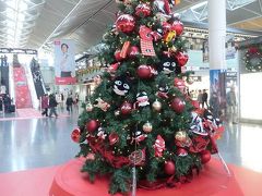 <13日（木）>
クリスマス前のセントレア空港では、エアアジアのクリスマスツリーがお出迎えです。