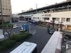 いつもの駅

関空行きのバスが停まってる

あっちの方が良いなぁと思いながら京阪電車へ

いつもとは反対方向の出町柳行き

乗り換え案内で調べると三条で地下鉄に乗り換えて山科でJRに乗り換え
坂本駅からケーブルカーで比叡山まで行けという

たしか出町柳から叡山電鉄に乗れるはず
比叡山まで行くから叡山電鉄ちゃうのん？

電車の中のマップで見ると叡山電鉄の終点が比叡山山頂、そこからちょっと歩けば延暦寺

行けるやん！

乗り換え案内を無視して出町柳まで行く