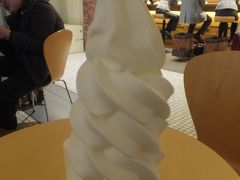 食後まだ少し時間があったので、北海道牛乳カステラさんのソフトクリームをデザートに致します！！！